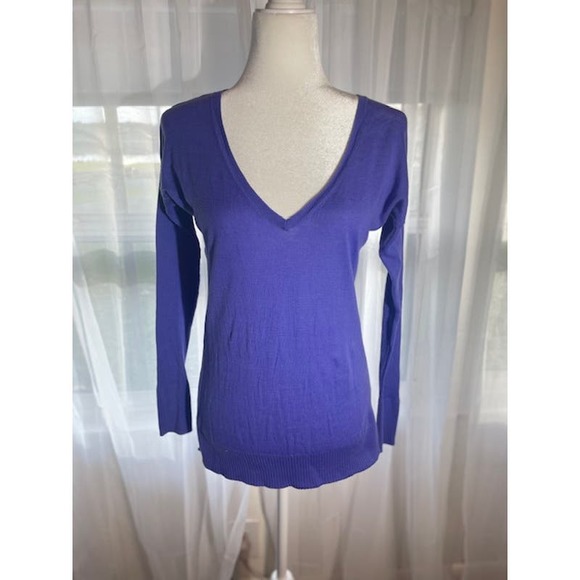Victoria's‎ Secret Size Small V-Neck Sweater Violet - Picture 1 of 3